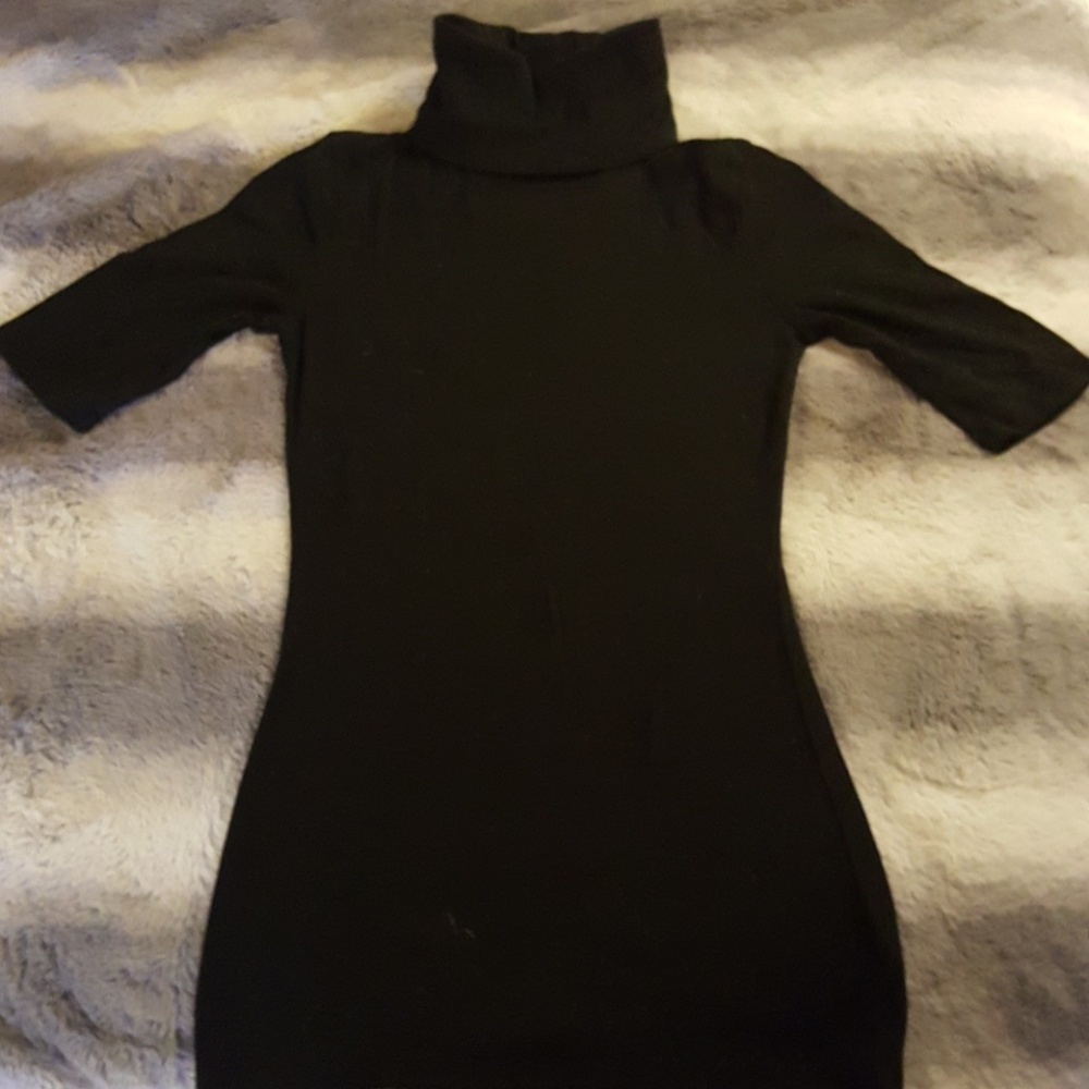Long short-sleeved turtleneck